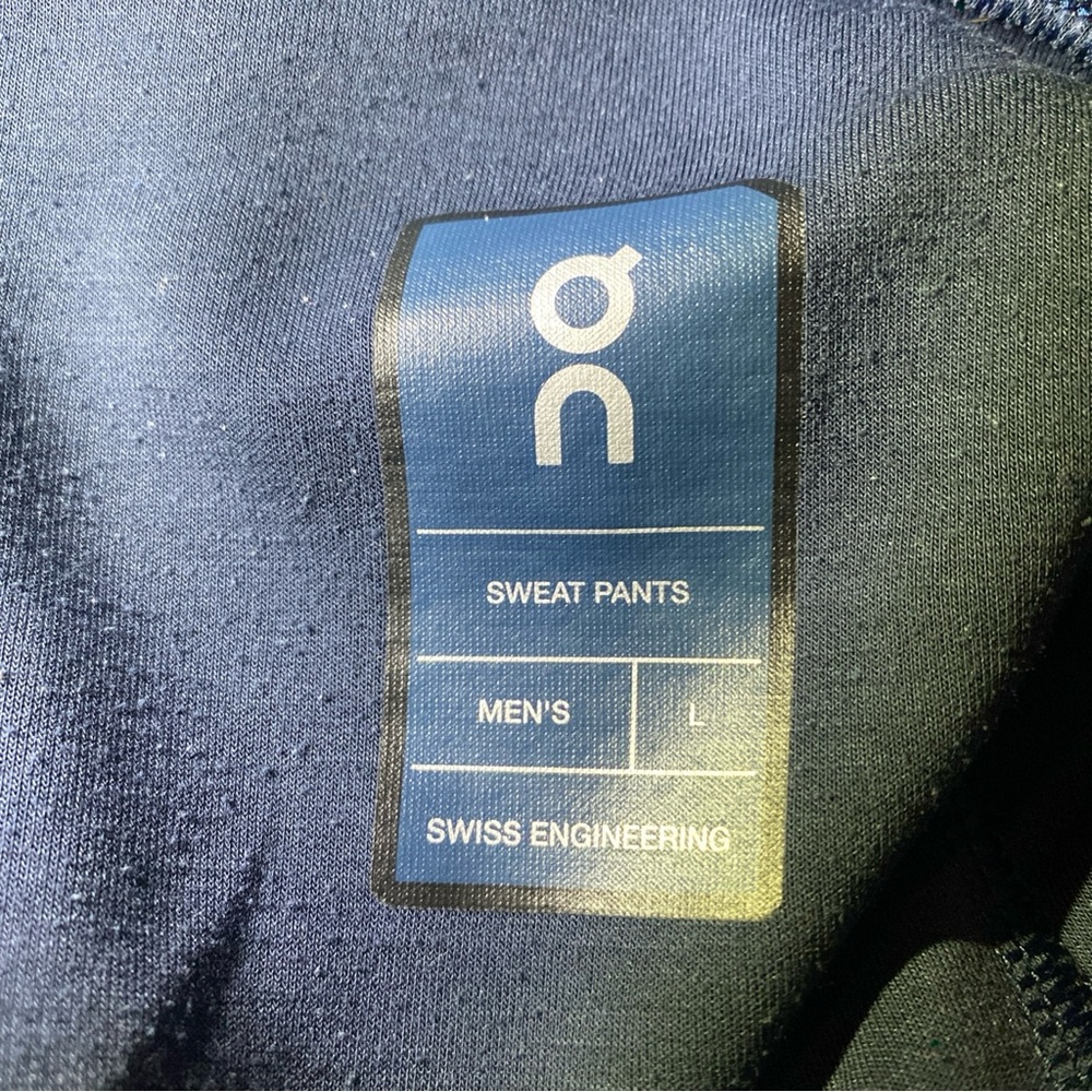 On Cloud Running Performance Stretch Sweatpants N… - image 3